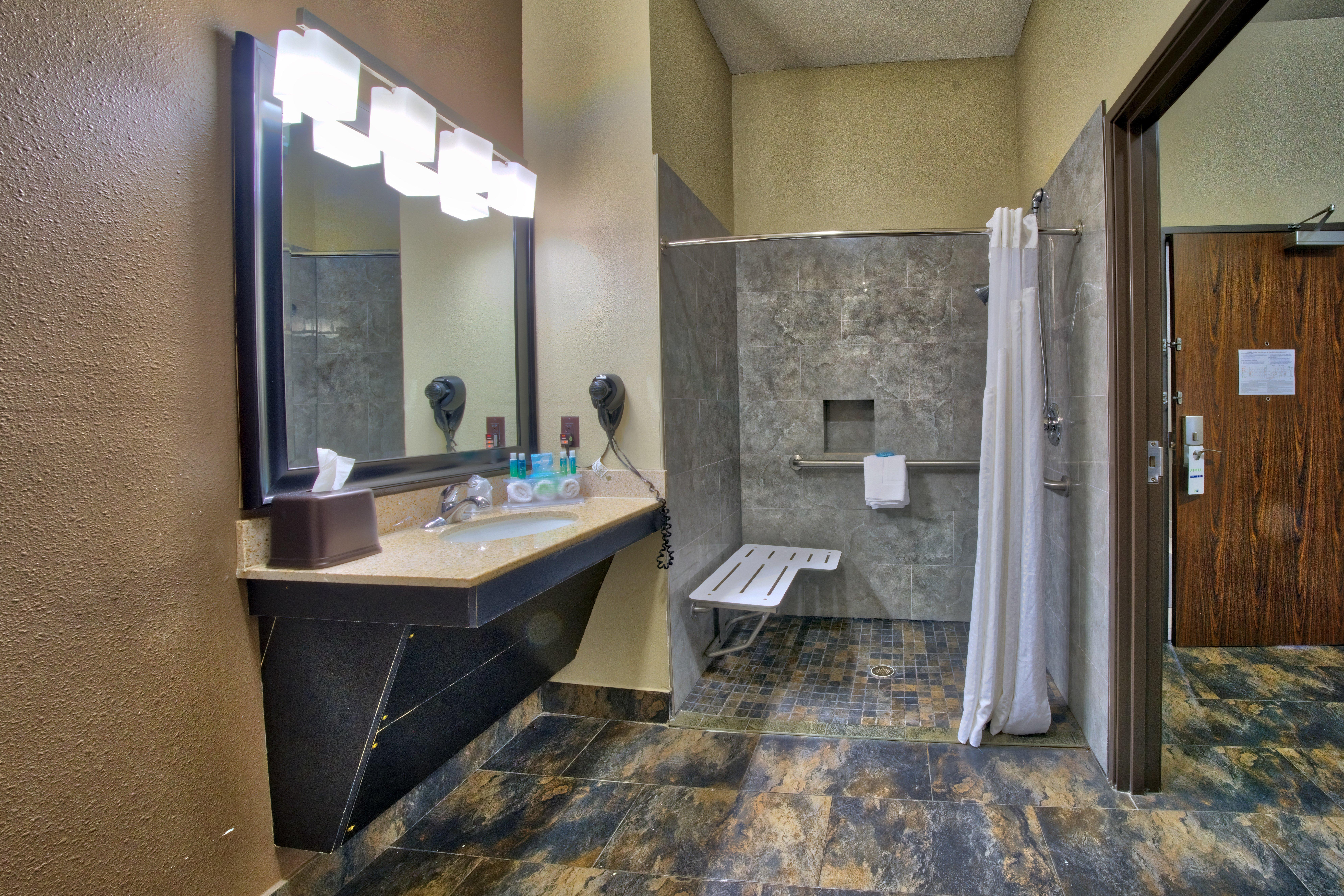 Holiday Inn Express And Suites Lubbock South By Ihg Exterior foto