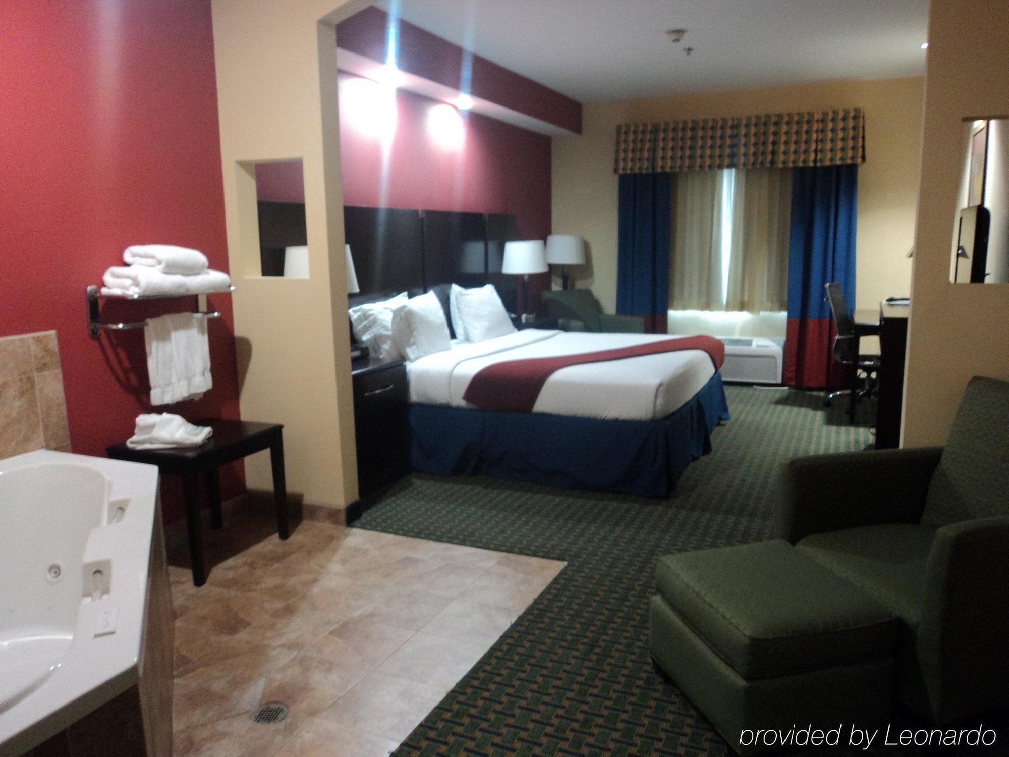 Holiday Inn Express And Suites Lubbock South By Ihg Exterior foto
