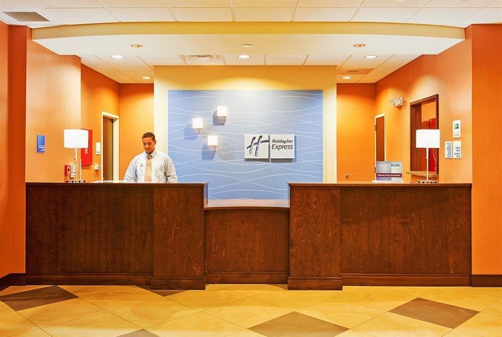 Holiday Inn Express And Suites Lubbock South By Ihg Exterior foto